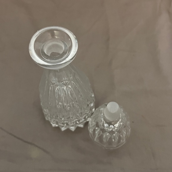 Bohemia crystal small cut glass decanter with a small crystal cup as a stopper. - Picture 10 of 10